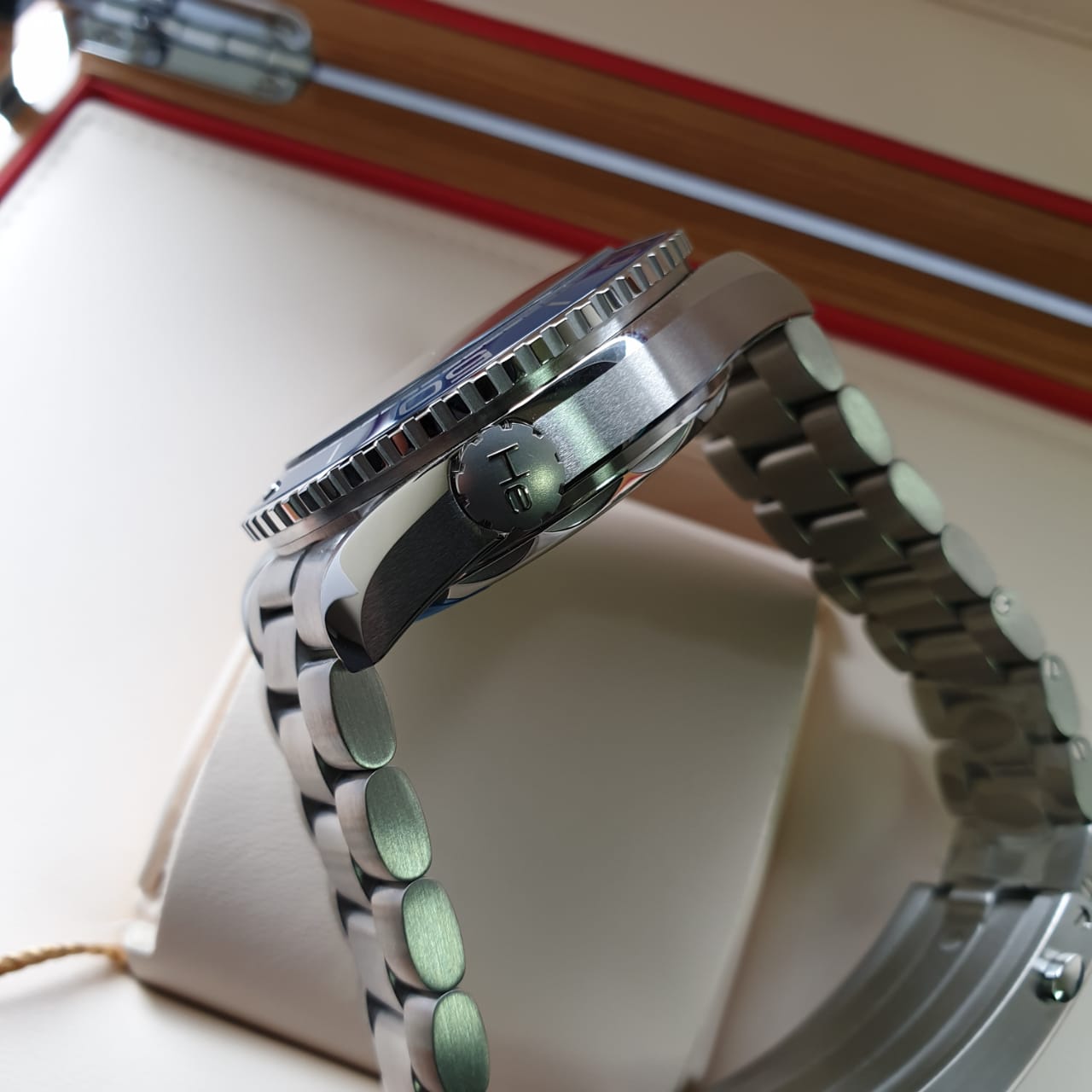 Omega Seamaster Planet Ocean 600m Co-Axial Master Chronometer 43.5 mm 215.30.44.21.03.001