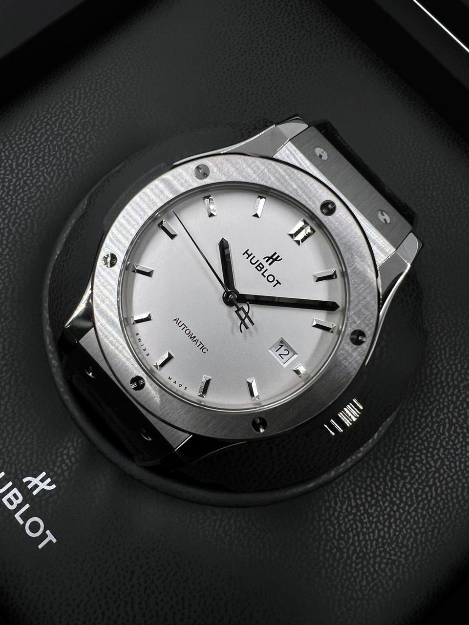 Hublot Classic Fusion Titanium Opalin 42 mm 542.NX.2611.LR