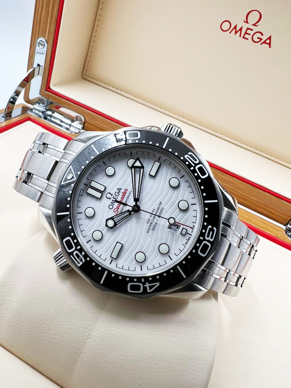 Omega Seamaster Diver 300M Co-Axial Master Chronometer 42 mm 210.30.42.20.04.001