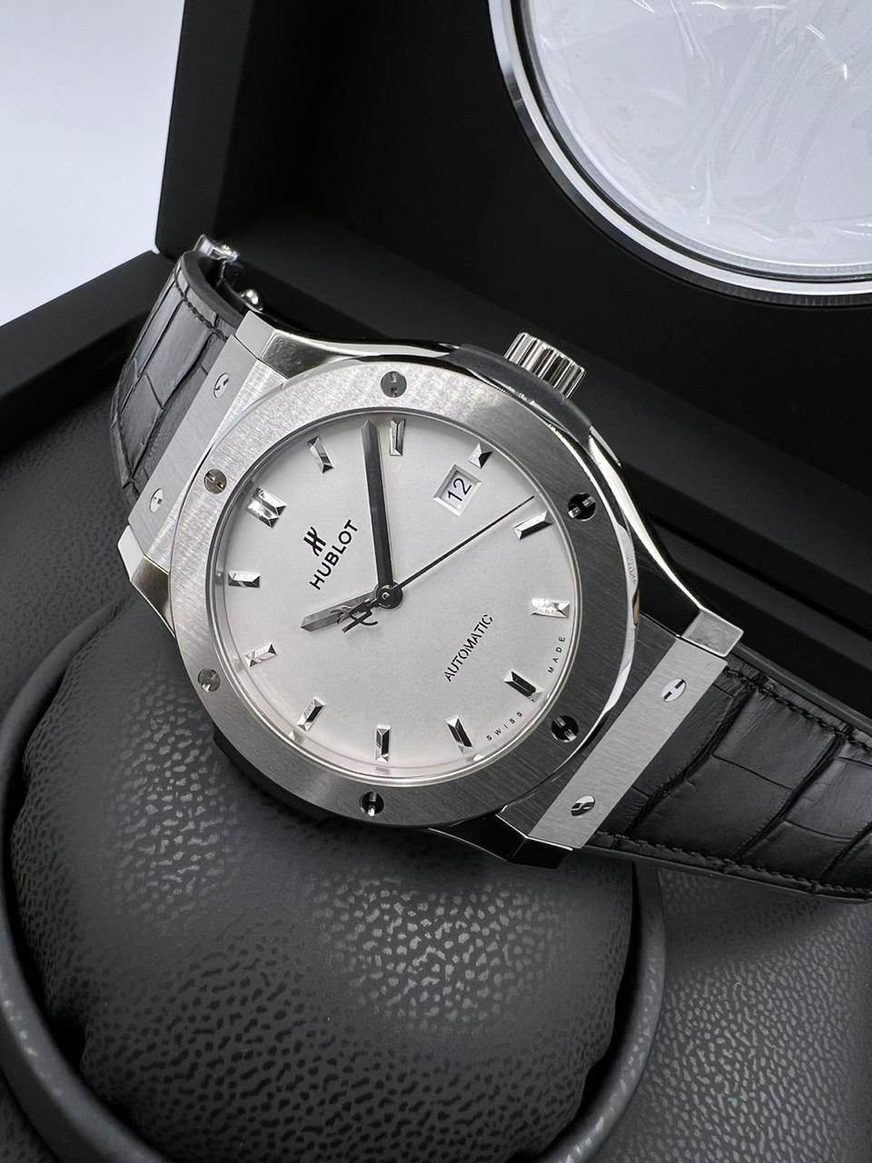 Hublot Classic Fusion Titanium Opalin 42 mm 542.NX.2611.LR