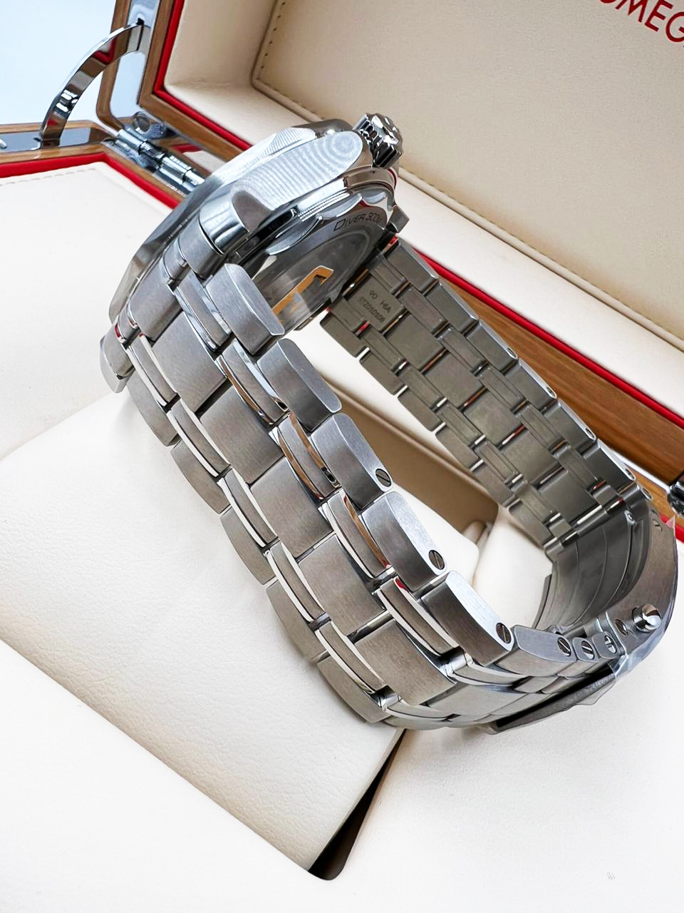 Omega Seamaster Diver 300M Co-Axial Master Chronometer 42 mm 210.30.42.20.04.001