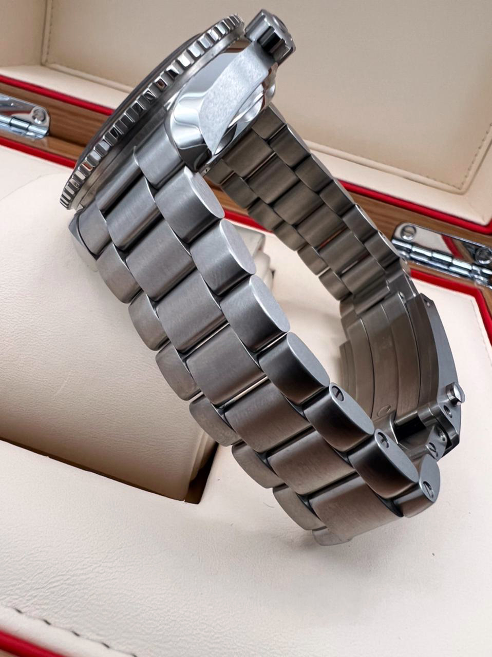 Omega Seamaster Planet Ocean 600m Co-Axial Master Chronometer 43.5 mm 215.30.44.21.01.001