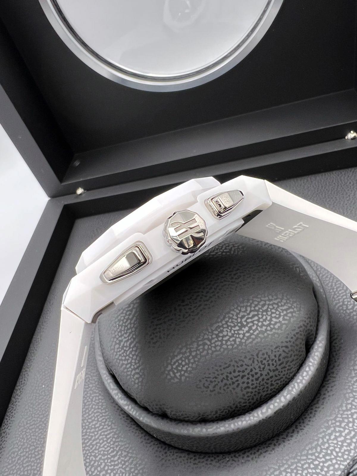 Hublot Classic Fusion Aerofusion Chronograph Orlinski White Ceramic 45 mm 525.HI.0170.RW.ORL21