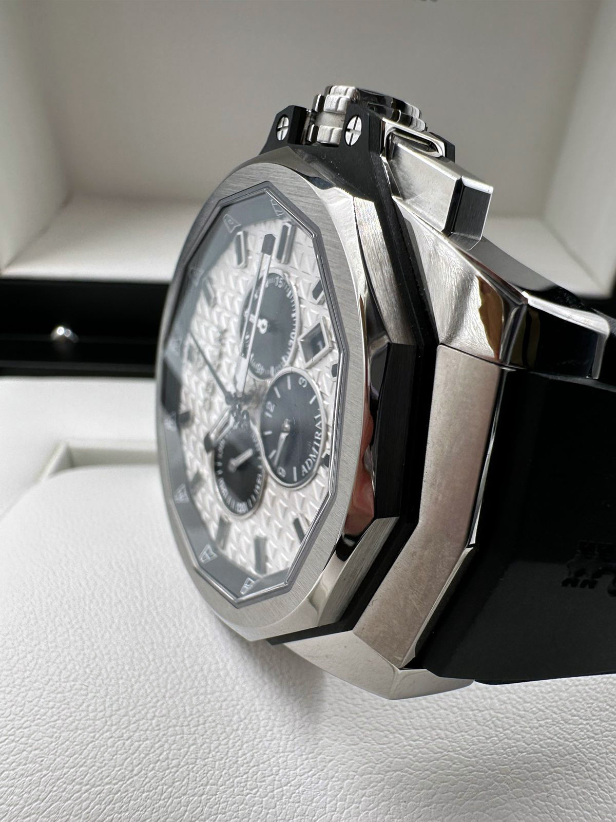 Corum Admiral AC-One Chronograph 45 mm A132/03876