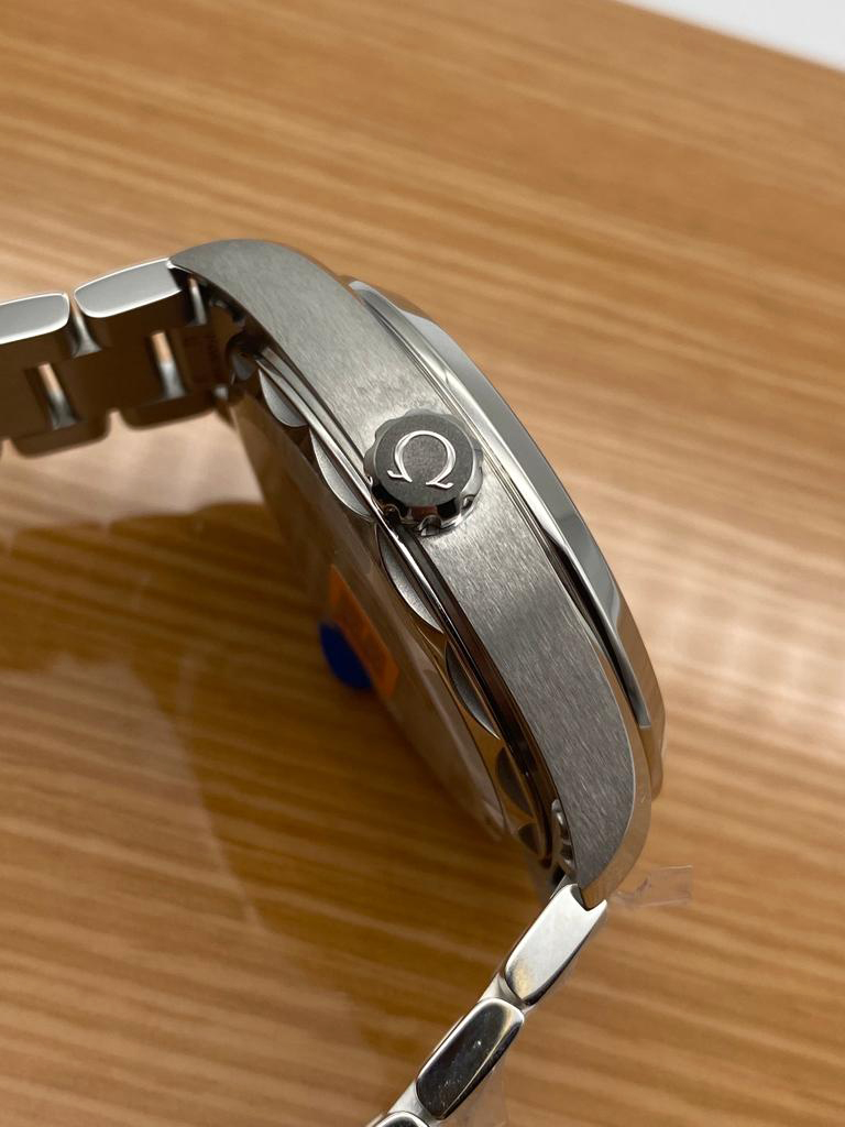 Omega Seamaster Aqua Terra 150M Co-Axial Master Chronometer GMT Worldtimer 43 mm 220.10.43.22.03.001