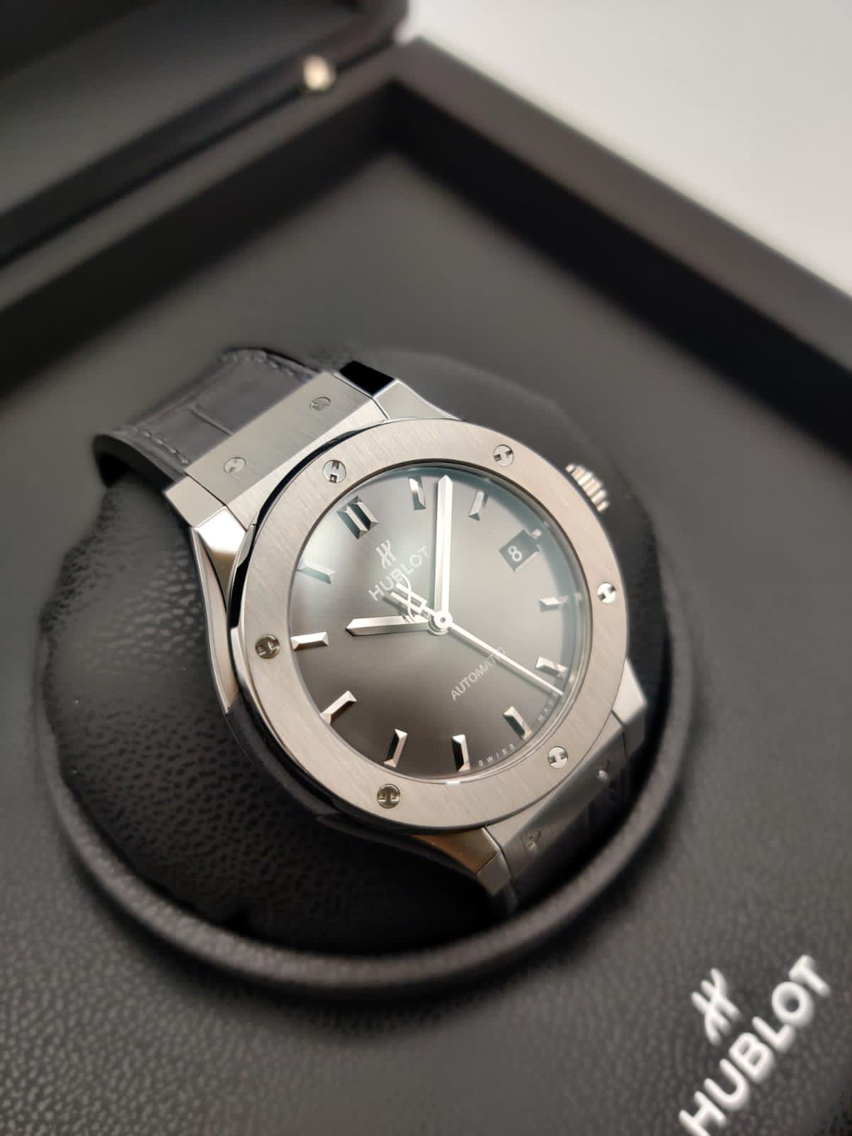 Hublot Classic Fusion Titanium Racing Grey 38 mm 565.NX.7071.LR