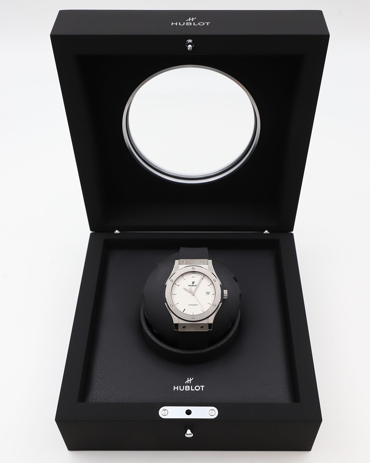 Hublot Classic Fusion Titanium Opalin 42 mm 542.NX.2611.RX