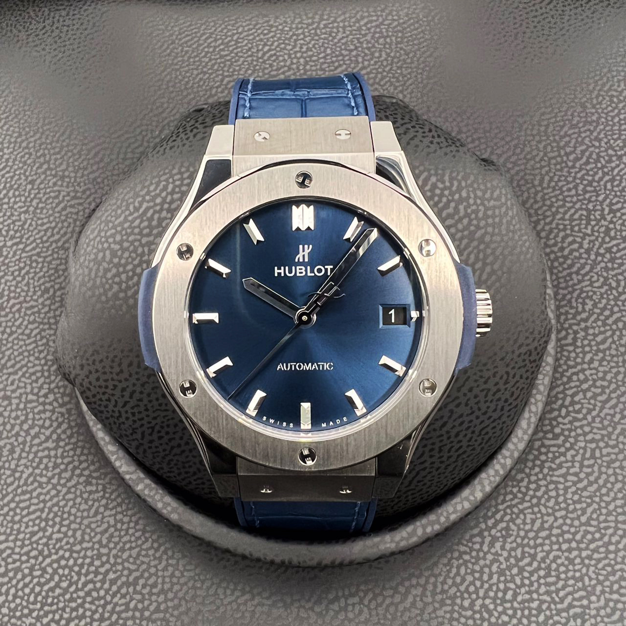 Hublot Classic Fusion Titanium Blue 38 mm 565.NX.7170.LR