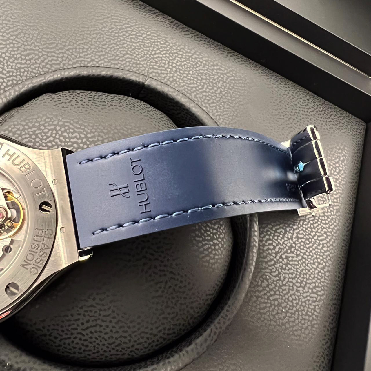 Hublot Classic Fusion Titanium Blue 38 mm 565.NX.7170.LR