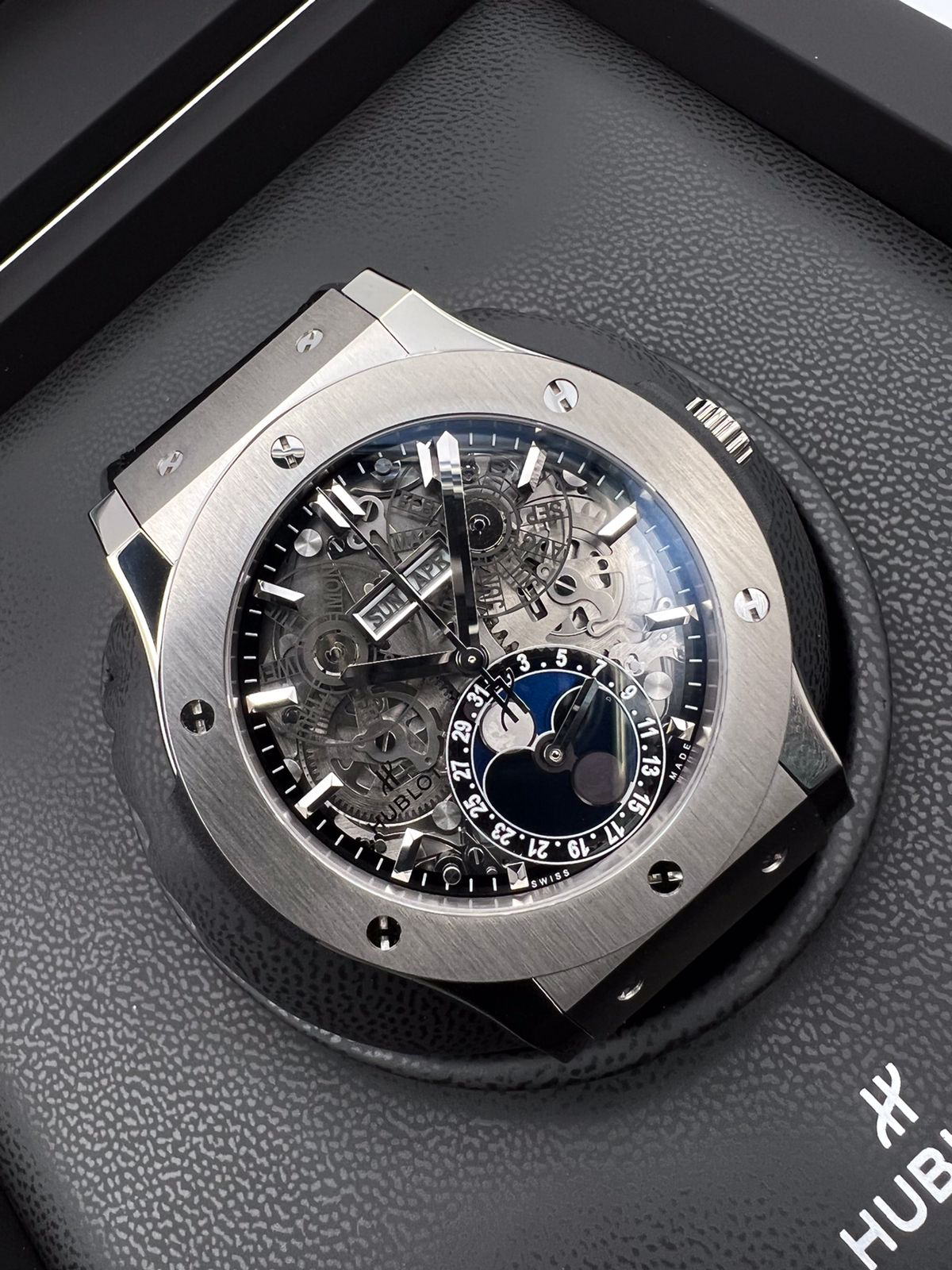 Hublot Classic Fusion Aerofusion Moonphase Titanium 45 mm 517.NX.0170.LR