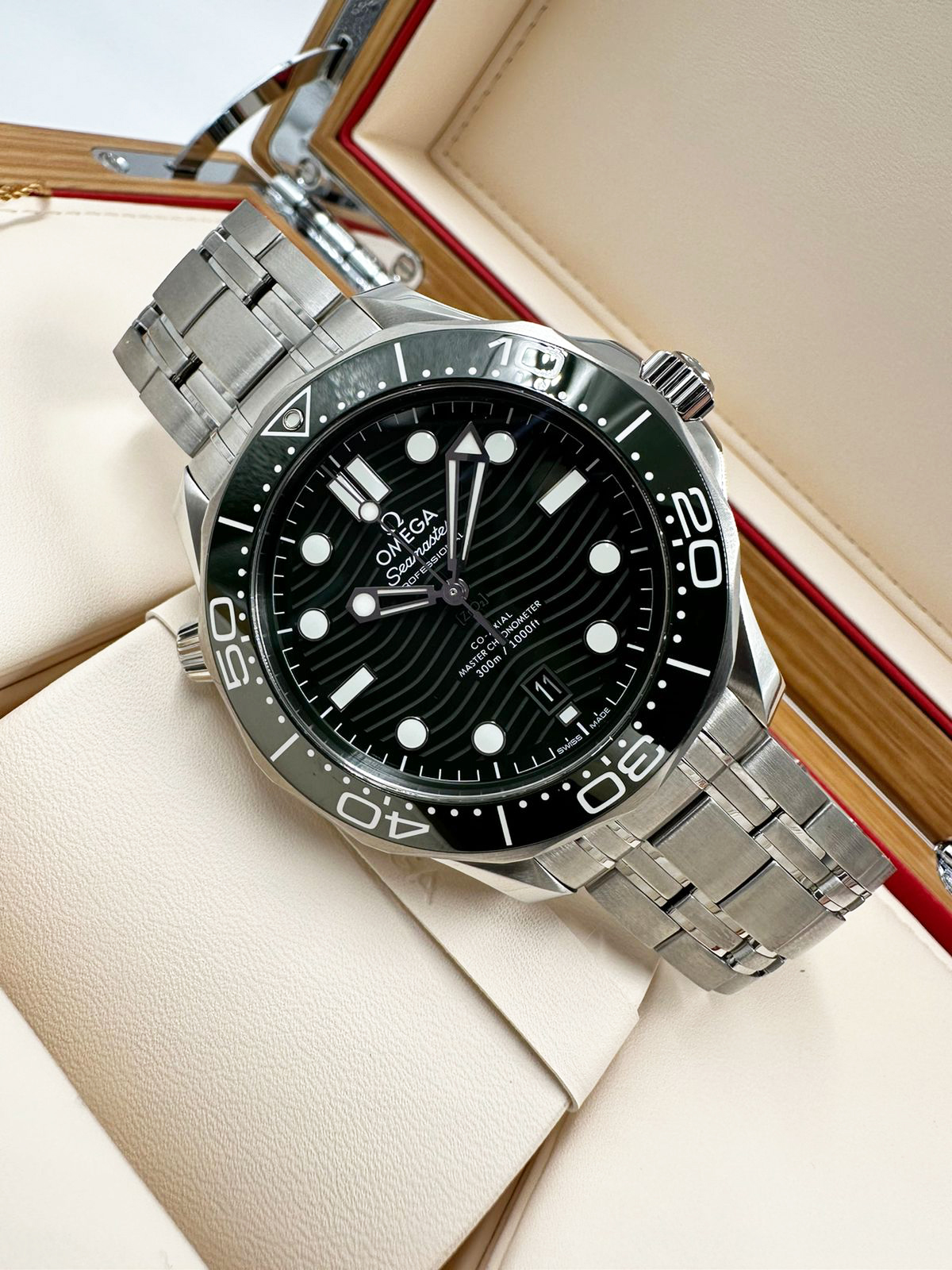 Omega Seamaster Diver 300M Co-Axial Master Chronometer 42 mm 210.30.42.20.10.001