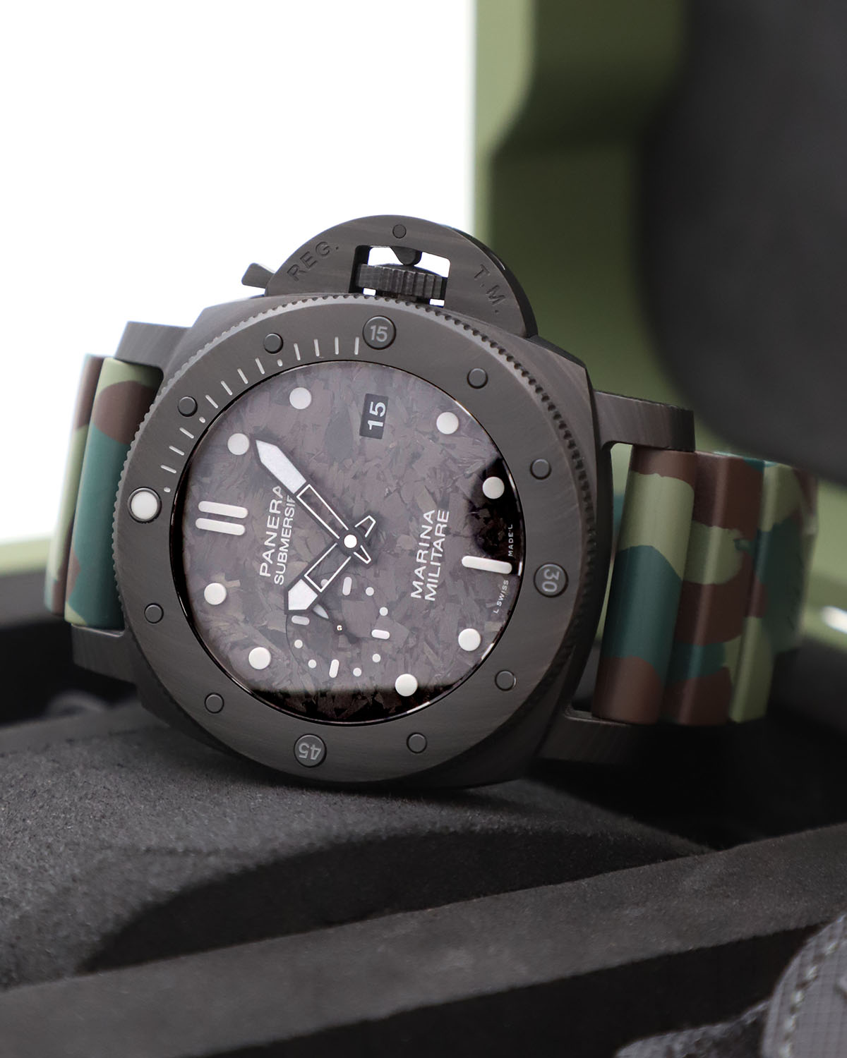 Panerai Submersible Marina Militare Carbontech 47 mm PAM00979
