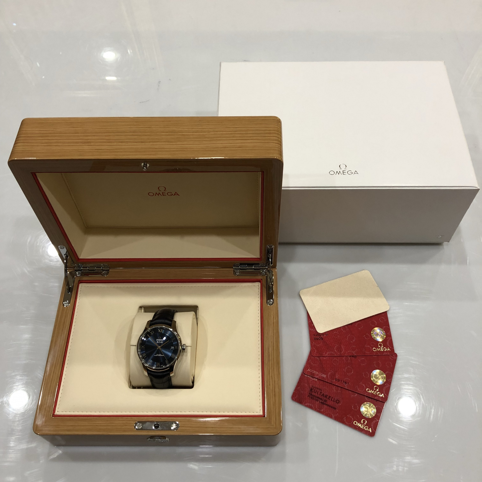 Omega De Ville Hour Vision Co-Axial Master Chronometer 41 mm 433.13.41.21.03.001