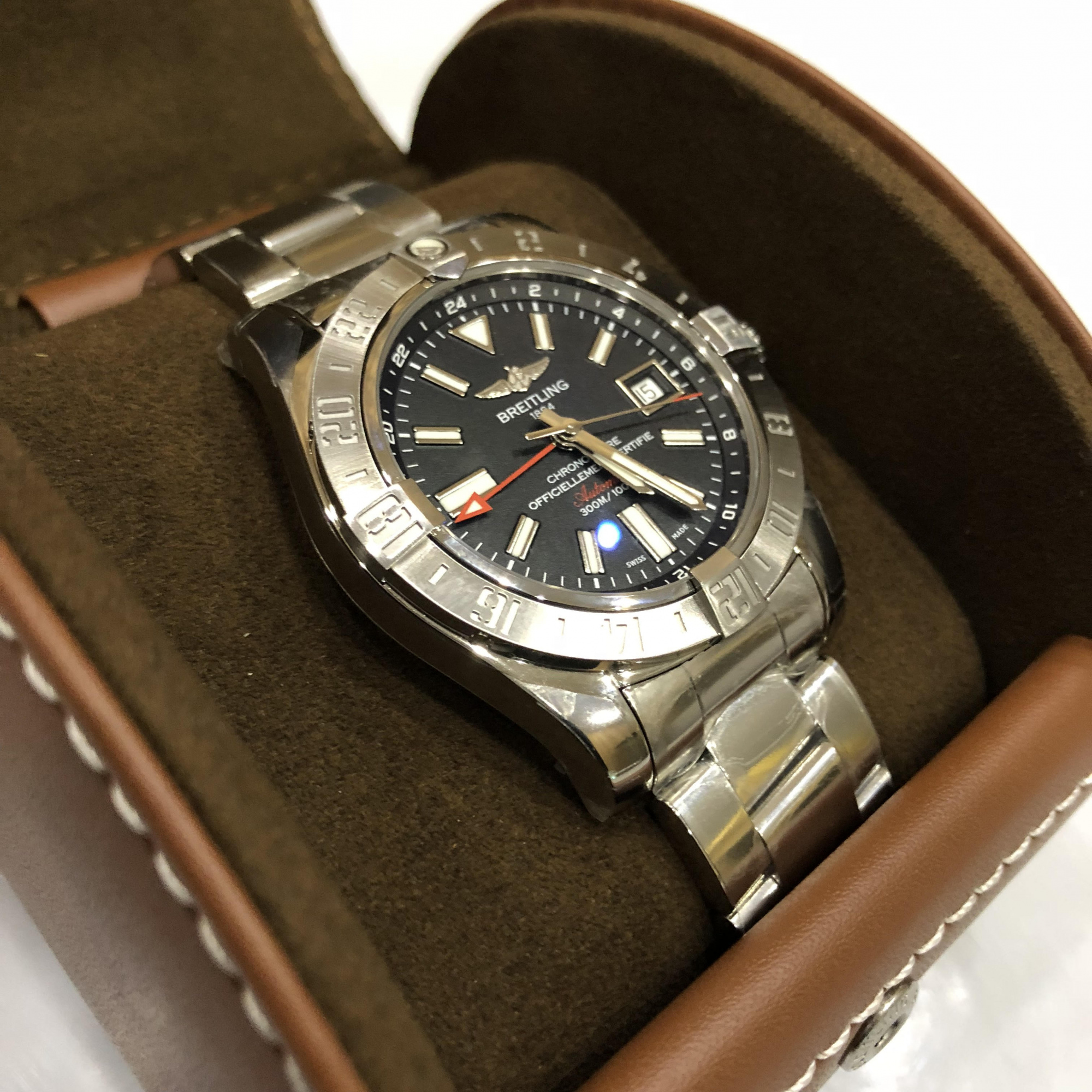 Breitling Avenger II GMT 43 mm  A3239011/BC35/170A